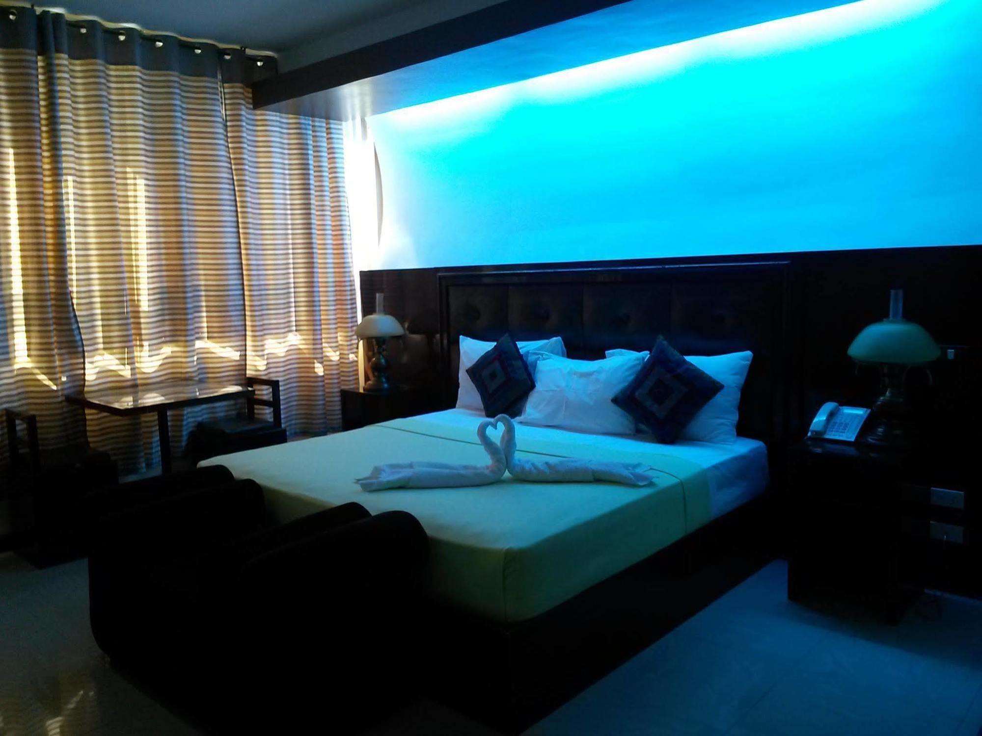 רוקסס סיטי Sky Garden Hotel By Reddoorz מראה חיצוני תמונה
